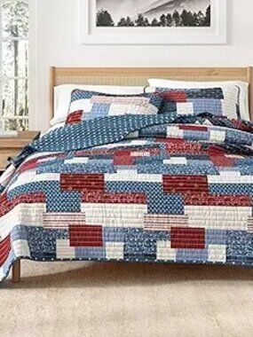 Americana Patchwork Twin 2 Piece Quilt, NWT